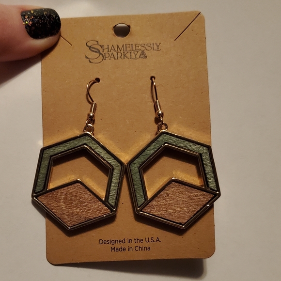 Shamelessly Sparkly Earrings - Picture 2 of 5